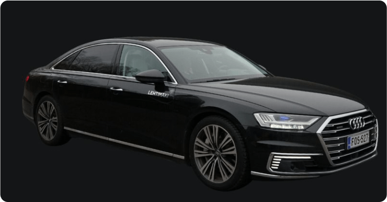 Musta audi s8 tummalla taustalla.